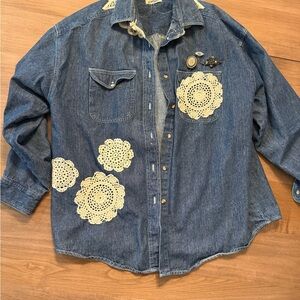 Vintage Chic Denim oversized Shirt with crochet appliqués and vintage brooches